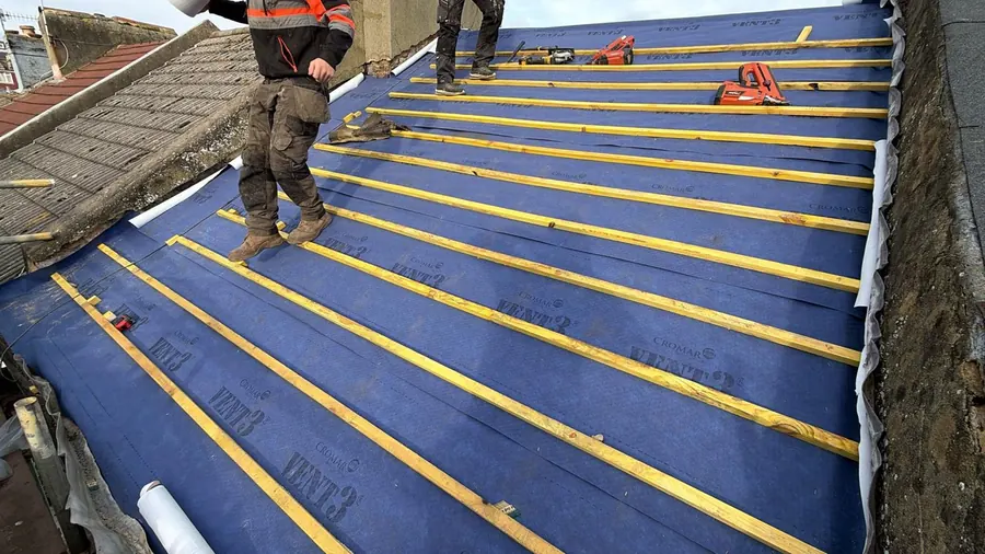 Breathable felt and battens laid across a stripped roof, FR Roofing Solutions